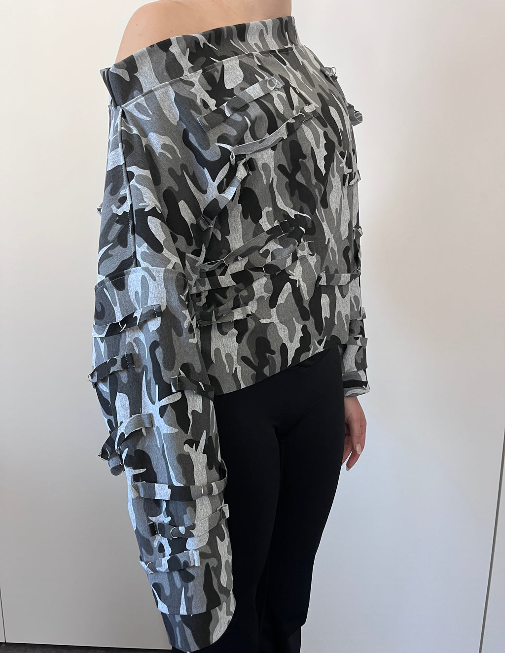 1/1 camo off shoulder top